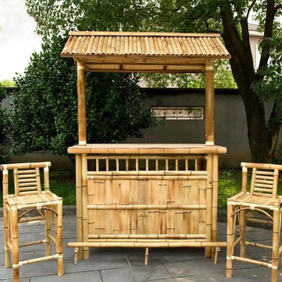 キャビネットおよびドアが付いている党浜のTiki屋内屋外棒