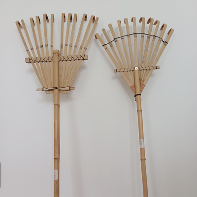 11本の尖叉145cmのタケ熊手のハンドメイドのさびない庭熊手のまぐわ