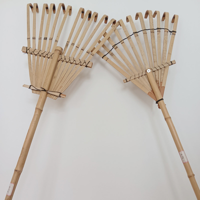 9本の尖叉120cmのタケ熊手のハンドメイドのEcoの友好的な庭熊手のまぐわ