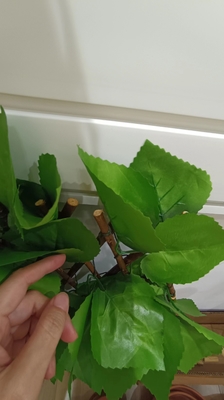 装飾的なプラスチック緑植物のマットのパネルの人工的な葉は屋外のために囲う