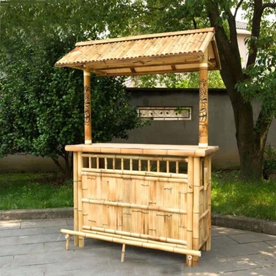 キャビネットおよびドアが付いている党浜のTiki屋内屋外棒