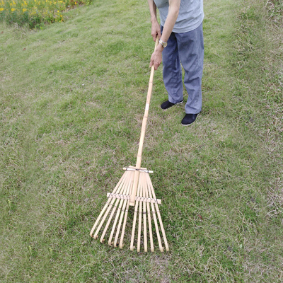 9本の尖叉120cmのタケ熊手のハンドメイドのEcoの友好的な庭熊手のまぐわ