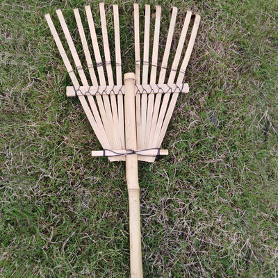 11本の尖叉145cmのタケ熊手のハンドメイドのさびない庭熊手のまぐわ